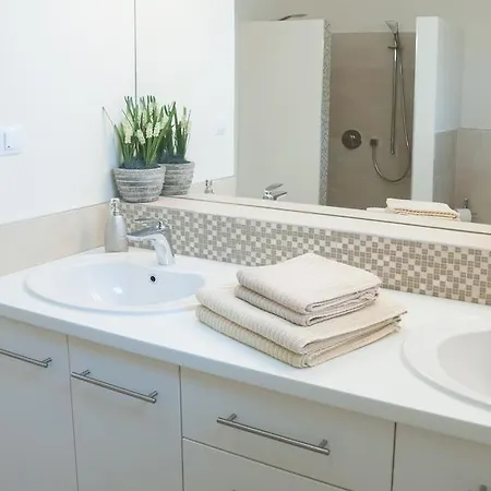 Apartament Aramis 4 *